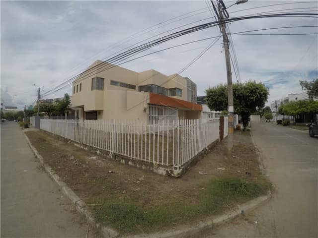Casa en arriendo en Los laureles, Montería