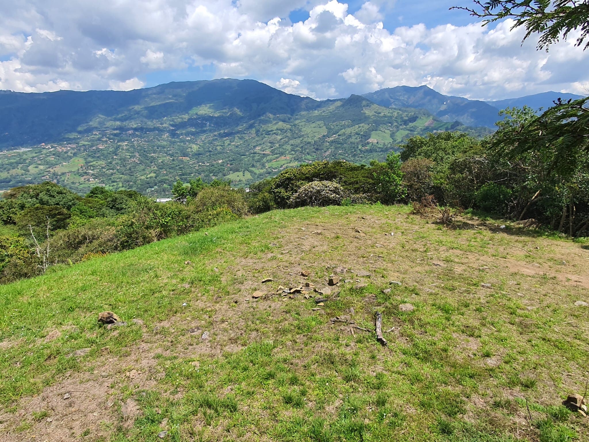 LOTE DE 3650 M2 EN GIRARDOTA - Imagen 1